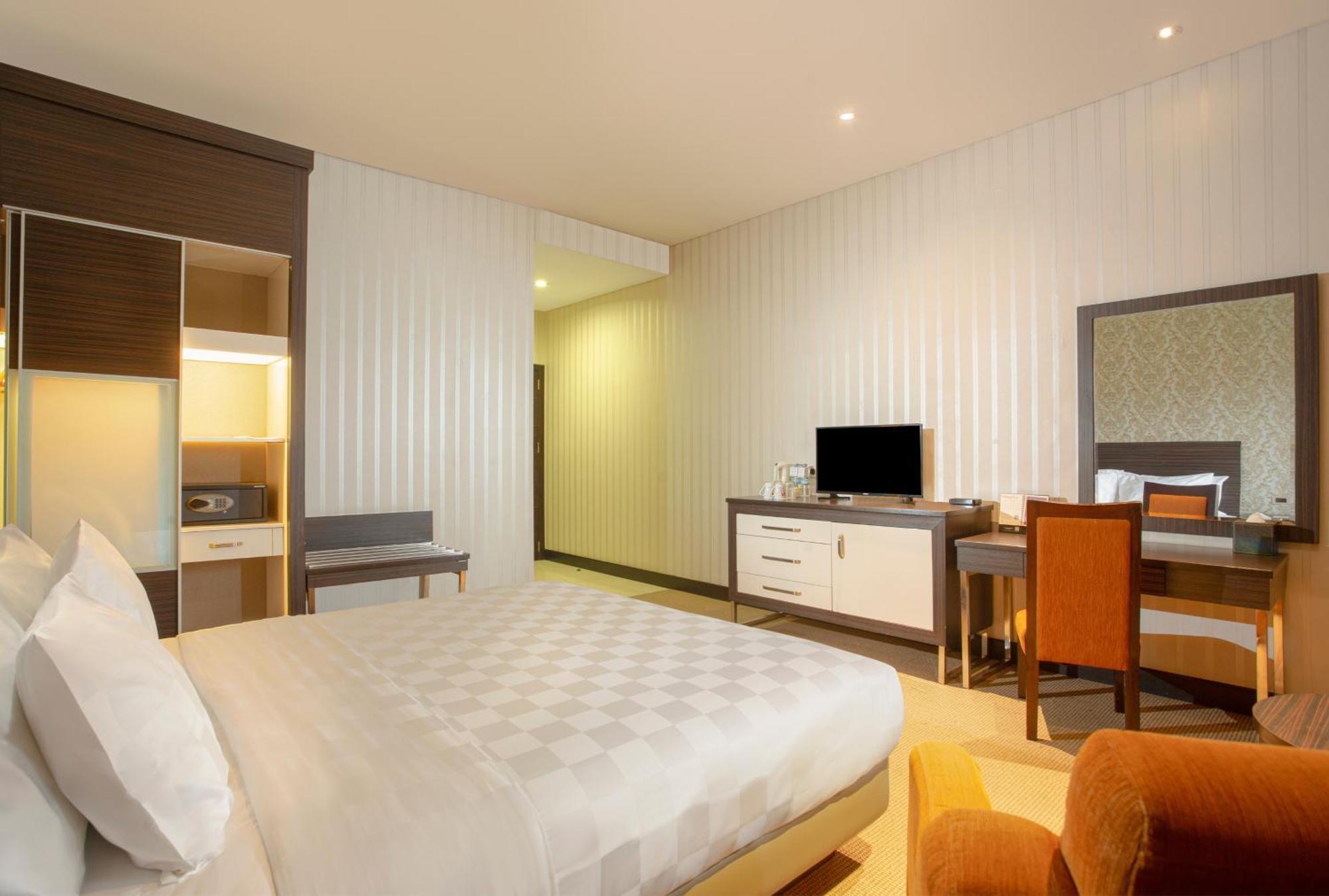 Swiss-Belhotel Kendari Bagian luar foto