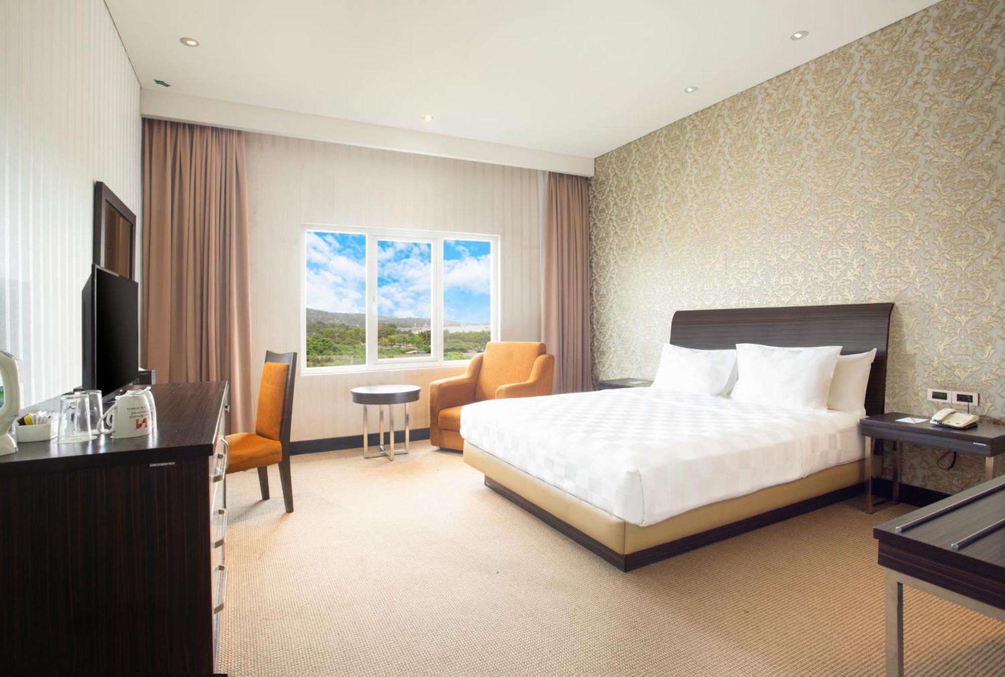 Swiss-Belhotel Kendari Bagian luar foto
