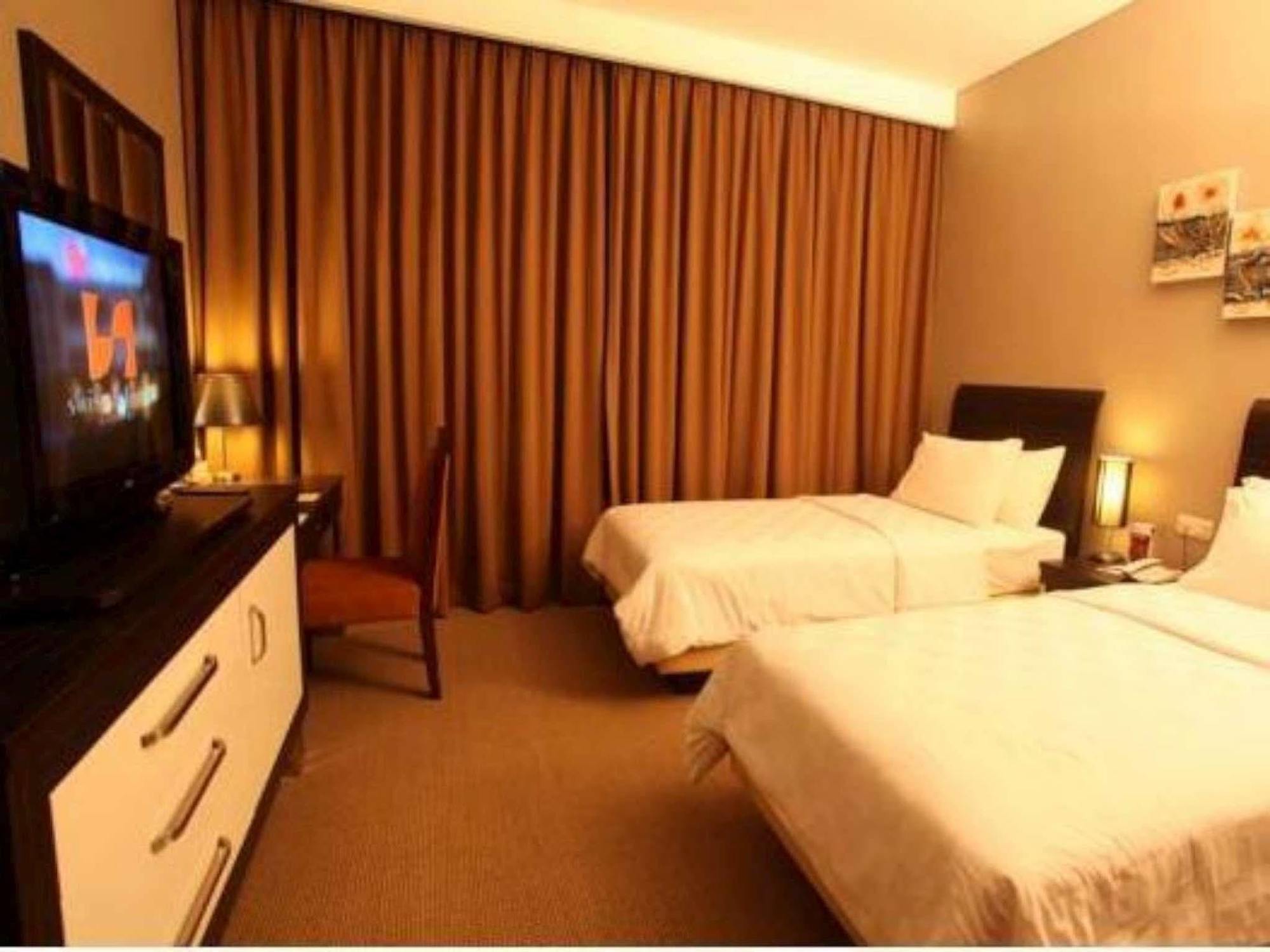 Swiss-Belhotel Kendari Bagian luar foto