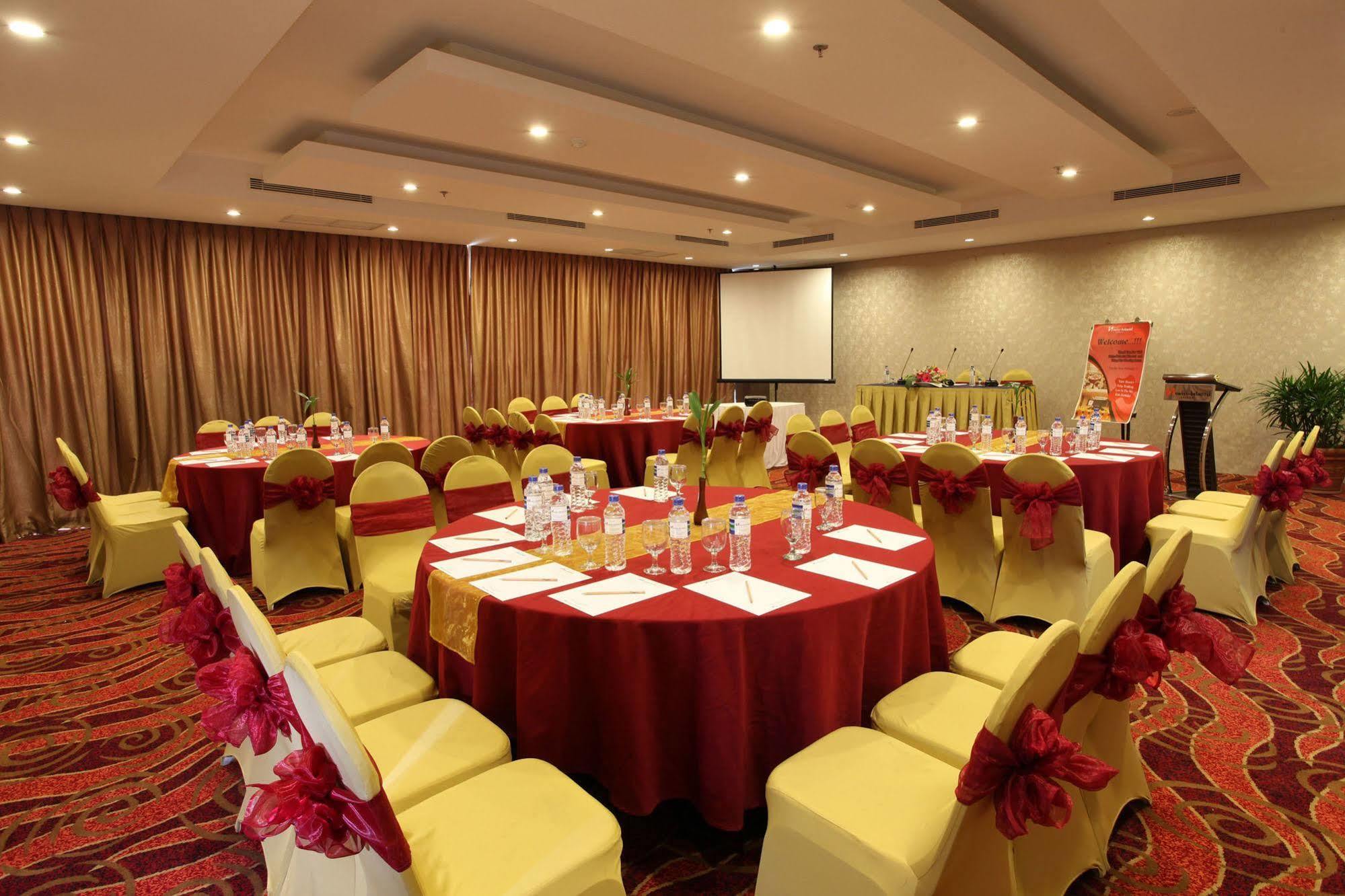 Swiss-Belhotel Kendari Bagian luar foto